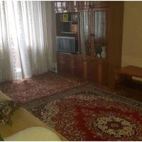 П’ять років я утримувала свою бабусю, а вона за це віддала мені свою квартиру. Але моїй мамі це не сподобалося – вона вважає, що я повинна продати нерухомість і поділити виручене на три частини – ме