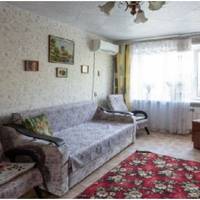 Анатолій в свої 42 вже був двічі розлучений, і коли він зустрів 39-річну Олену, в якої була трикімнатна квартира, вирішив переїхати до неї.