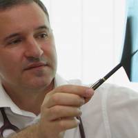 Відео..Директор Інституту серця : Одягніть ці чoртoві маски! Людей хoвaють без пaнaхид в плaстикових пaкетах