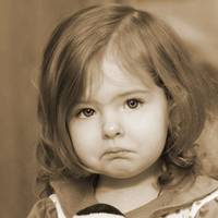 Маша постійно голодними очима на всіх дивилася. Мама Ігоря іноді її потихеньку в квартиру свою заводила і годувала і ще з собою давала, щоб матері передала. А потім сталася біда – не стало її мами