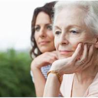 Я повернулася від мами додому і побачила у нас в квартирі свекруху. Вона втратила свою квартиру через борги по кредиту. Кілька разів намагалася вийти заміж, але безуспішно.