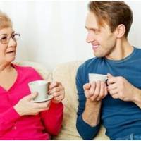 Син прийшов до мене і сказав, що хоче розлучатися. Виявляється, невістка познайомилася з людьми, які живуть набагато краще, і захотіла жити так само. А син не тягне.