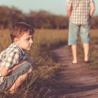 Через 3 місяці прибігає додому Наталя і каже, там тітка приїхала з дитинкою. Я у двір, а там лікарка з синочком моїм і каже, мовляв, ті батьки відмовилися, не готові і повернули.