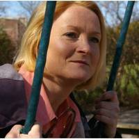 Вдруге я вийшла заміж в 44 роки. Ми заходили до свекрухи ще до розпису, вона так довго на мене дивилася, про все розпитувала, особливо про мою квартиру, дізналася, що я звідти не збираюся виписуватися