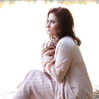 Зараз мені 40 років. Але майже 6 я живу одна, чоловіка не стало. З ним у шлюбі я прожила щасливих 15 років. Мої свекри попросили берегти пам’ять їх сина і більше не виходити заміж.