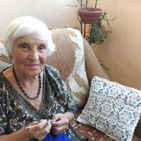 Мій син розлучився зі своєю дружиною, залишив їй свою квартиру, щомісяця виплачує гроші. А нещодавно невістка подзвонила, сказала, щоб син щомісяця давав їй 10 тисяч гривень на няню, бо водити в сад