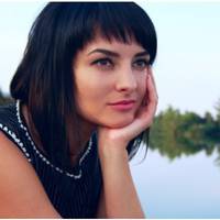 Ми приїжджали до свекрухи раз на тиждень. Привозили з собою продуктів з розрахунку на дві сім’ї, так як старший брат з трьома дочками і дружиною жили через будинок і бували постійними гостями у Анни