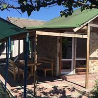 Я маю невеликий будиночок біля моря в Одеській області. Нам з чоловіком дісталася від бабусі маленька хатинка. Ми її розбудували і здаємо людям влітку за гроші.