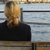 В той день, проходячи повз перукарню, я побачила оголошення, що потрібна прибиральниця у вечірні години, щоб прибирати салон. Корона з мене не спаде, адже на думці були лише діти, які надіялися тільки