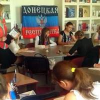 Про освітні реалії “ЛДНР”: “…Зі школ, бібліотек, вузів були вилучені та ЗНИЩЕНІ всі україномовні книжки. Я просто в це не можу повірити. Можливо все ж таки кудись вивезли книжки?