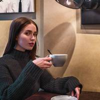 Привів син наречену знайомитися. Я готувалася, шість годин біля плити стояла. Вона мені сподобалася, але все різко змінилось, як тільки ми сіли за стіл