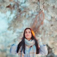 Тата я ніколи не знала, але через 27 років він прийшов у моє життя. Разом з ним намалювалася і сестра, яку я заскочила зі своїм чоловіком