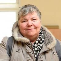 Зараз я на пенсії, працювати вже не можу. Як тільки наближаються свята я запрошую до себе свою колишню невісточку з онуком, сина свого з дружиною в гості не кличу.