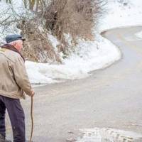 Цікаво, чи можна подати в суд на своїх дітей, через те, що вони не хочуть за мною доглядати? На старість я залишився зовсім сам, хоча маю трьох дітей.