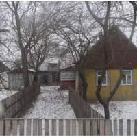 Відколи я привела додому другого чоловіка, сусідка Марія перестала зі мною спілкуватися. А потім по селі поповзли плітки про мене, коли я дізналася, хто їх розпускає, вирішила поставити у себе високи