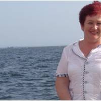 Зараз мені 55 років. Я наважилася поїхати на заробітки в Італію. Моя двоюрідна сестра працює там вже 15 років і купила вже дві квартири. Чоловік був проти такого мого рішення, але що робити, іншого ви