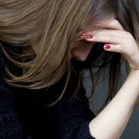 Тато важко працював, приходив додому без сил. Він завжди її любив. Навіть коли чужі жінки приходили і просили забрати матір від їхніх чоловіків. Коли я йшла додому зі школи, я не знала, чого чекати.