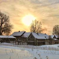 – У гарячці ще, бідна, не знаю чи вийде з тієї біди, он і волося все втратила. Ти, Улю, коли повечеряєш, то, як завжди, задмухай свічку і лягай на печі. До мами не можна.