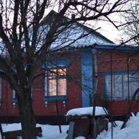 На нашому весіллі майже все село гуляло. Родичі несли дорогі подарунки, а сусіди великі гроші. З чоловіком я вже живу 17 років. Свекри мої дуже хороші та добрі люди, постійно горнуться до мене.