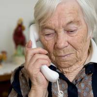 Син мій покинув дружину і поїхав за кордон. Він взяв її з донькою, а потім в них народився син у шлюбі. Якось до мене прийшла колишня невістка, стала жалітися, що немає на що жити, вона хоче поїхати