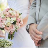 На нашому весіллі було багато подарунків. Але тільки один з них мене і порадував і засмутив одночасно. Тато моєї дружини подарував нам ключі від квартири. Це було дуже несподівано, але ця радість б