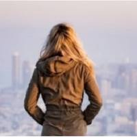 Через кілька днів я приїхала додому з двома дітками. Усім сусідам і знайомим я сказала, що народилася двійня. Зустріли нас з малюками мій тато і рідна тітка.