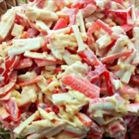 «Крабовий салат по-новому». Спробувала у подруги і не могла відірватися. Тепер завжди його готую!