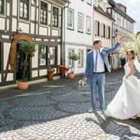 Весілля було дуже красивим, відзначали в хорошому ресторані. Молодята оплатили все навпіл, у Насті були деякі заощадження, а Олег добре заробляв. На наступний день після святкування Олег підняв питанн