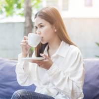 Чоловік повертався з роботи і від нього несло не моїми парфумами. Але завжди відповідав, що це мої фантазії. Так тривало майже три роки, і тут на роботі до мене підійшла молода, красива дівчина і пред