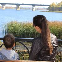 – Брати чужі речі – недобре! Тим більше розчісувати волосся чужий гребінцем – зробила я зауваження доньці мого нареченого. – Я нічого твого не брала, ясно!