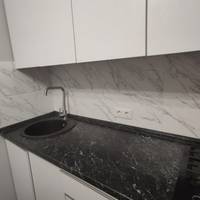 – Так, дитину-то самій завести не вийде, тут чоловік повинен взяти участь, – огризнулася дружина, – а тебе вічно вдома немає, хоч сусіда запрошуй. – І запроси, все я поїхав, повернуся завтра ввечері,