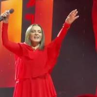 73-річна українська народна артистка Софія Ротару під бурхливі овації виступила у Росії на “Пісні року”