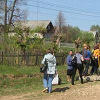 Ми з Володимиром готувалися до весілля і якось вирішили поїхати в село до його бабусі, адже вона мене жодного разу не бачила. Коли сіли в автобус, Володимир сказав, що забувся вдома щось важливе, і т