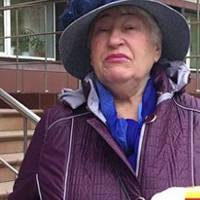 Як тільки Євгенія покинула дім матері, Олена Петрівна відразу купила квартиру і стала її здавати в оренду. Усі сусіди дивувалися, адже все життя Олена жалілася, що в неї немає грошей.