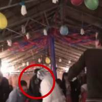 Хто пам’ятаєте сільські весілля в палатці? Це стало справжнім хітом в мережі. Дuвuтись всім!