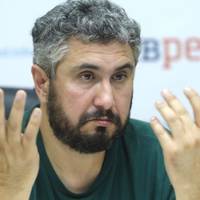 Вахтанг Кіпіані: “Трохи бісить, що банкомат державного банку кожен раз мене запитує, якою мовою я хочу, щоб мене обслуговували.”