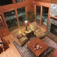 – Ну Лєнка ти даєш, підлогу вже рік в квартирі не мила? Та вже господиня попалася мені в невістки… нікудишня. І шо ти приготувала? Посоромилася би таке взагалі на стіл ставити!