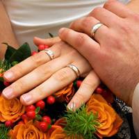 Ми весілля хотіли робити не шикарне, бо не мали на нього грошей. Але рідні вже самі стали нам телефонувати, сказали, що хочуть погуляти на нашому святі і з нетерпінням чекають той день.