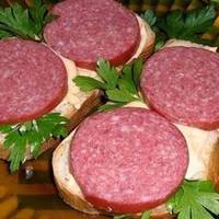 В понеділок прокинулася я серед ночі, дивлюся, світло горить в квартирі. Ну, звичайно, то ж Микола залишив. Дві години ночі, а зять мій сидить спокійно на кухні з комп’ютером своїм, нарізав собі буте