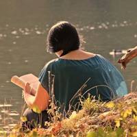 Відколи я розлучилася зі своїм чоловіком то жодного разу не бачила його. З сином я жила у своєї мами. А потім я згадала, що колись дуже подобалася своєму одногрупнику.