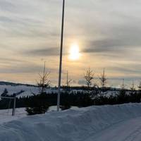 Теща була одна. Мене не чекала. Але мені зраділа. Тут-же заметушилася, побігла ставити чай, набирати гарячу ванну, щоб відігріти мене. На стіл швидко зібрала, біленьку поставила.