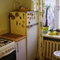 Відколи ми одружилися, то живемо з чоловіком у моїй квартирі. Але незважаючи на те, що він тут прописаний, він все ще вважає, що живе у мене в гостях, і принципово нічого не робить по дому.