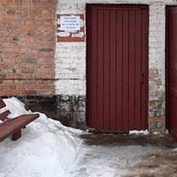 Тут холодець приготувала перед Новим роком, заготовки для салатів, ну і 31 грудня з ранку повезла своєму синові. А у нього там на під’їзді оголошення комунальники прикріпили, просять погасити борги п