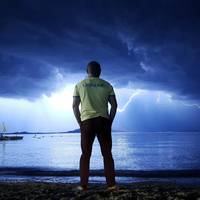 Оля купувала доньці колготки за 200 гривень, собі за 50. Чоловікові і синові шкарпетки за 100 гривень, собі за 20. І так у всьому. А тепер ніби прозріла і обурюється, що чоловік своїй новій жінці діам