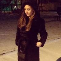 Вчора я купала дитину у ванній, знову почула як чоловік говорить з кимось по телефону на балконі. Підходжу ближче, він мене навіть не помітив, а чоловік так мило розмовляє зі своєю колишню дружиною,