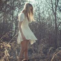 З першою дружиною мій чоловік розлучився незадовго після весілля. Вона не могла жити у сімейному житті, але була молода і дуже красива. Але й чоловіка вона свого не хотіла втрачати зовсім, тому, коли