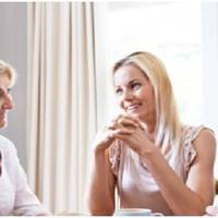 10 років тому свекруха продала свою квартиру, виставивши свого сина, тобто мого чоловіка, на вулицю. А тепер вона повернулася, чесно кажучи, в нікуди: їх спільну нерухомість її чоловік оформив на сво