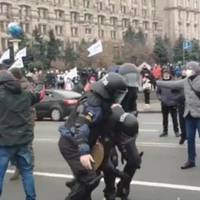 Уявіть собі, що ви живете в Пирятині. Роботи немає. А якщо і є, то зарплата 5 тисяч гривень – за щастя… Реєструєте #ФОП, позичаєте грошей у родичів і вкладаєте в меленький магазинчик