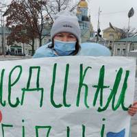 Медсестра з Харкова: “Я не боюсь, уже втрачати нічого. 3200 грн — це вже не втрата. Вчора вони прийняли бюджет. На медицину не додали, навіть урізали.”