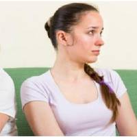 Бабуся занедужала і моїй мамі потрібно поїхати до неї в село невідомо на скільки часу. Чоловік весь час на роботі, до того ж, його часто відправляють у відрядження, тому допомоги з його сторони особл